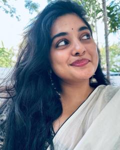 nivetha-thomas-in-saree-photos-007