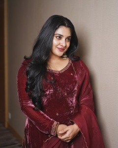 nivetha-thomas-latest-photos-and-looks-026