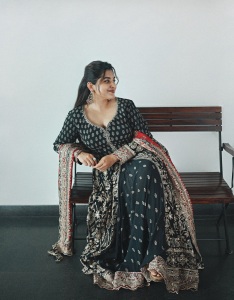 nivetha-thomas-makeup-style-photos-001