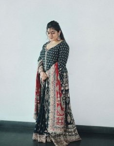 nivetha-thomas-makeup-style-photos-002