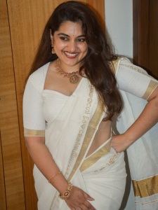 nivetha-thomas-makeup-style-photos-006