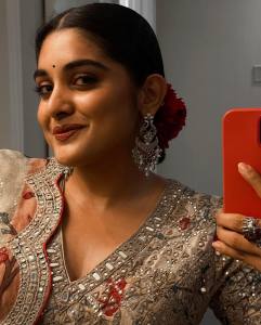 nivetha-thomas-mirror-photo-latest