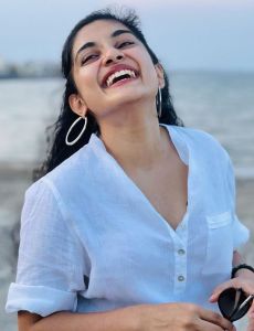 nivetha-thomas-new-photos-in-white-shirt