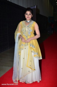 nivetha-thomas-photos-111-00156