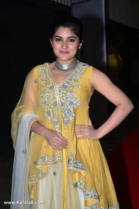 nivetha-thomas-photos-111-00363