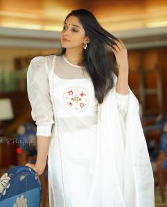 nyla-usha-images-new-2022-009