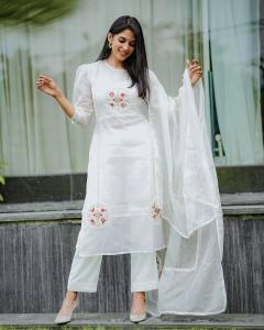 nyla-usha-images-new-2022-010