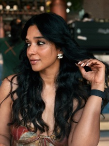 nyla-usha-in-outing-outfit-ideas-photos-003
