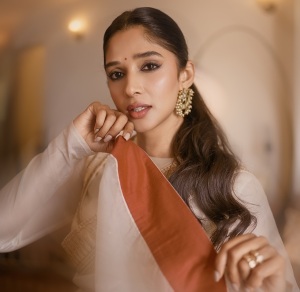 nyla-usha-in-party-wear-outfit-photos-001