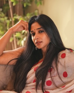 nyla-usha-in-saree-photos-001
