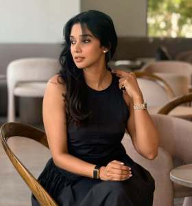 nyla-usha-latest-dressing-outfit-ideas-photos-008
