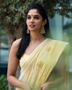nyla-usha-latest-photos-in-kerala-onam-saree-001