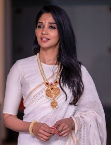 nyla-usha-latest-photoshoot-0932-002