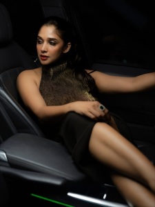 nyla-usha-new-photoshoot-pictures-003