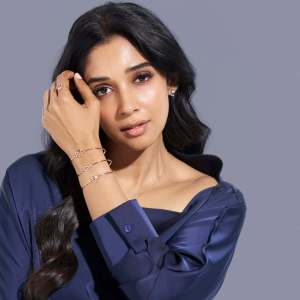 nyla-usha-photos-in-jewellery-ad-shoot-