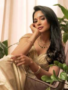 nyla-usha-photos-in-jewellery-ad-shoot-002
