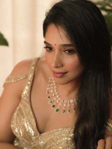 nyla-usha-photos-in-jewellery-ad-shoot-003