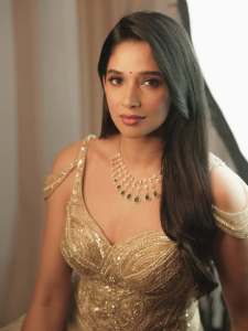 nyla-usha-photos-in-jewellery-ad-shoot-004
