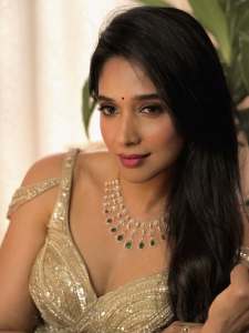 nyla-usha-photos-in-jewellery-ad-shoot-006