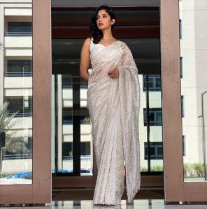 nyla-usha-profile-photos-006