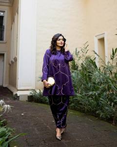 1_parvathy-thiruvothu-different-shades-trending-photos-012