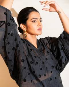 1_parvathy-thiruvothu-different-shades-trending-photos-036