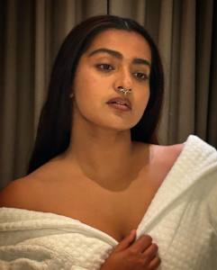 parvathy-latest-style-photos-003