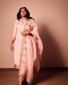 parvathy-thiruvothu-different-shades-trending-photos-021