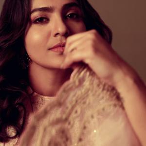 parvathy-thiruvothu-different-shades-trending-photos-024