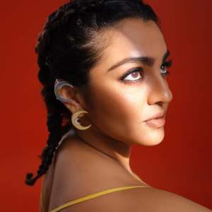 parvathy-thiruvothu-in-black-and-white-colour-dress-ideas-photos-002