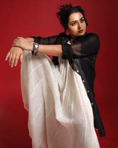 parvathy-thiruvothu-in-black-and-white-colour-dress-ideas-photos-008