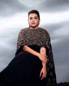 parvathy-thiruvothu-in-black-gown-type-heavy-design-for-party-outfit-photos-003