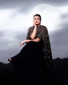 parvathy-thiruvothu-in-black-gown-type-heavy-design-for-party-outfit-photos-005