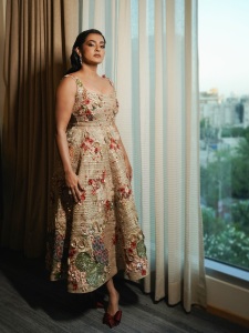 parvathy-thiruvothu-in-heavy-work-party-dress-photos-003