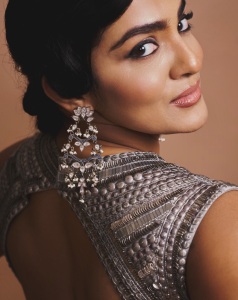 parvathy-thiruvothu-in-party-wear-heavy-design-blouse-style-photos-001