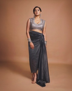 parvathy-thiruvothu-in-party-wear-heavy-design-blouse-style-photos