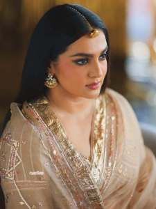parvathy-thiruvothu-in-party-wear-saree-ideas-photos-002