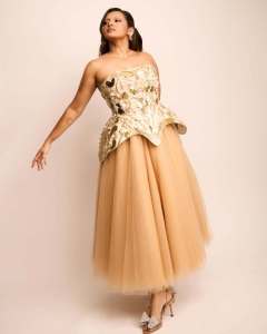 parvathy-thiruvothu-in-strapless-Mesh-Fabric-With-Contrast-Sequin-Decor-Flared-Skirt-Suitable-For-Party-Wear-Wedding-photos-009