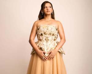 parvathy-thiruvothu-in-strapless-Mesh-Fabric-With-Contrast-Sequin-Decor-Flared-Skirt-Suitable-For-Party-Wear-Wedding-photos-010