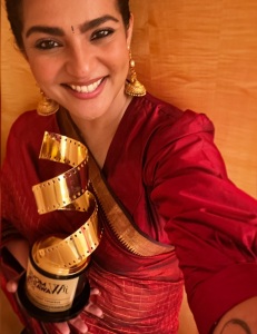 parvathy-thiruvothu-in-traditional-saree-look-photos-003