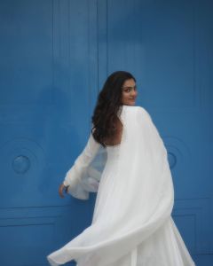 parvathy-thiruvothu-in-white-anarkali-churidar-photos