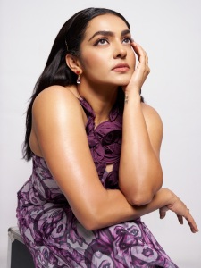 parvathy-thiruvothu-latest-makeover-look-photos-002