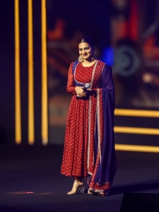 parvathy-thiruvothu-latest-makeover-look-photos-010