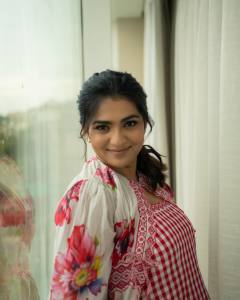 parvathy-thiruvothu-latest-pics-0513-004