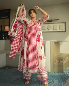 parvathy-thiruvothu-latest-pics-0513-006