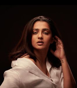 parvathy-thiruvothu-new-photo-shoot-01