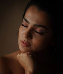 parvathy thiruvothu new photoshoot pics-002