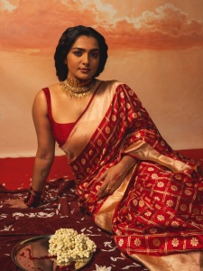 parvathy-thiruvothu-stylish-outfit-images-016
