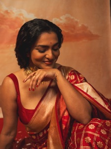 parvathy-thiruvothu-stylish-outfit-images-018