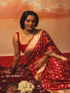 parvathy-thiruvothu-stylish-outfit-images-023